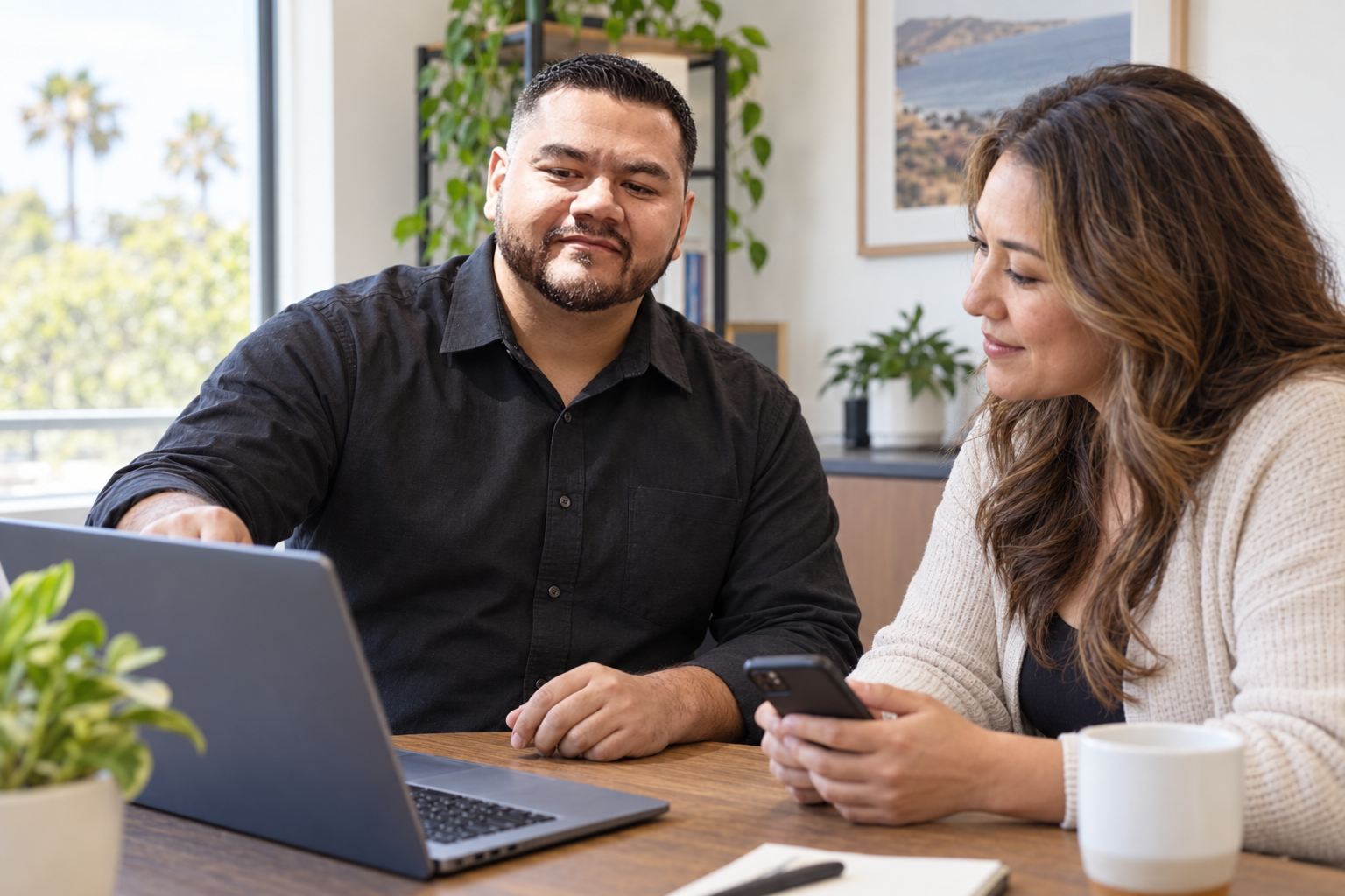 LA³-TECHNICAL-Luis-with-client